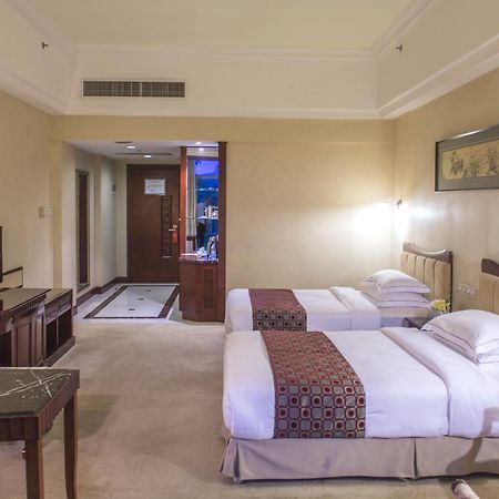 Phoenix Hotel Wuyi Цзянмынь Экстерьер фото