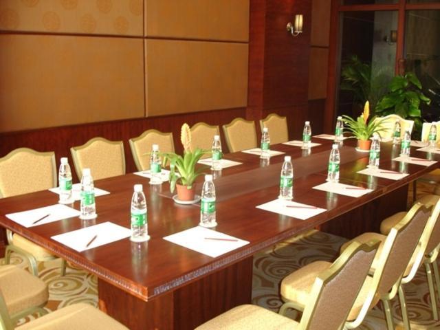 Phoenix Hotel Wuyi Цзянмынь Экстерьер фото