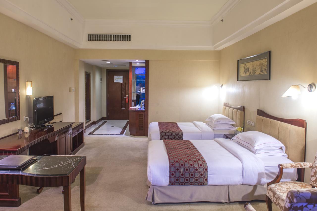 Phoenix Hotel Wuyi Цзянмынь Экстерьер фото