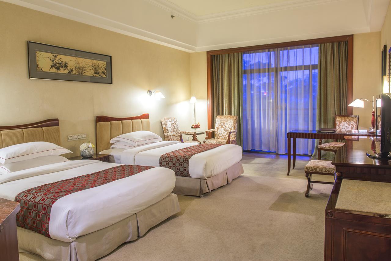 Phoenix Hotel Wuyi Цзянмынь Экстерьер фото