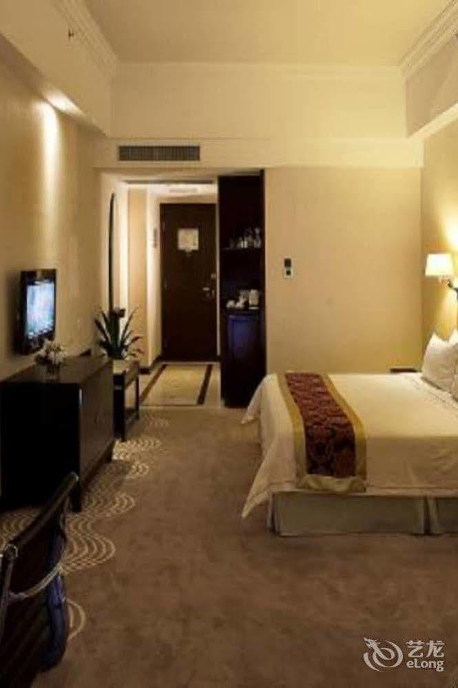 Phoenix Hotel Wuyi Цзянмынь Экстерьер фото