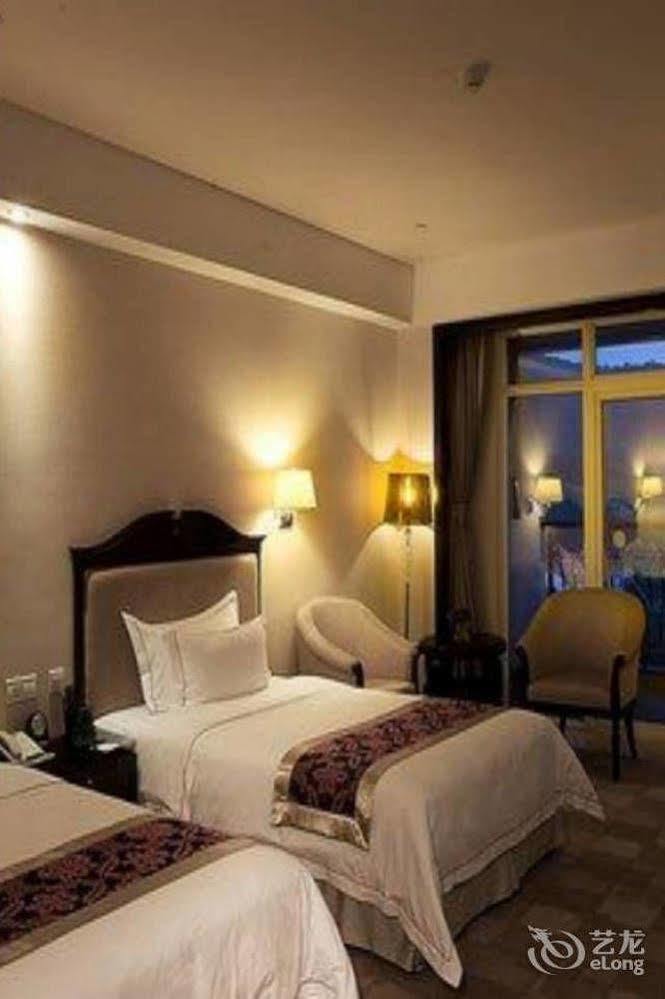 Phoenix Hotel Wuyi Цзянмынь Экстерьер фото