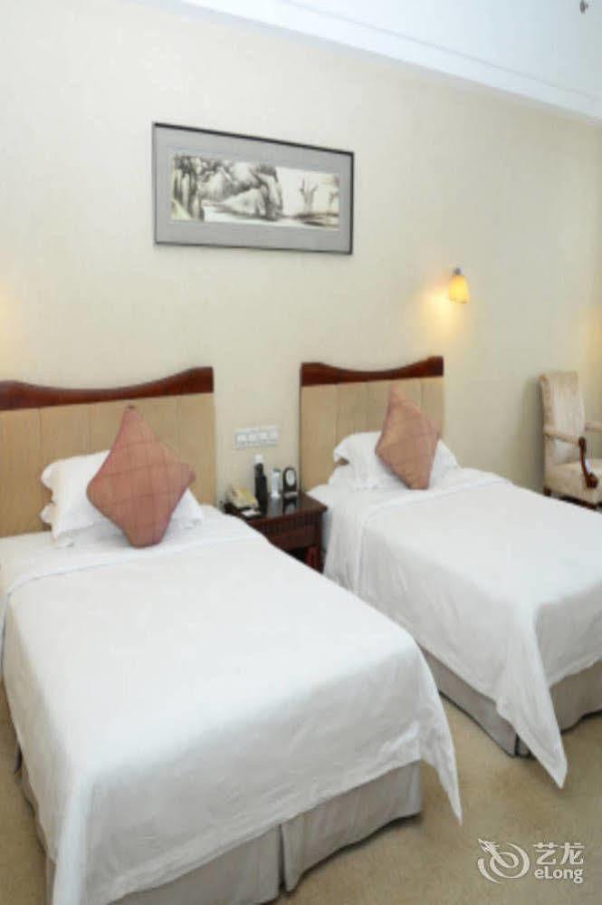 Phoenix Hotel Wuyi Цзянмынь Экстерьер фото