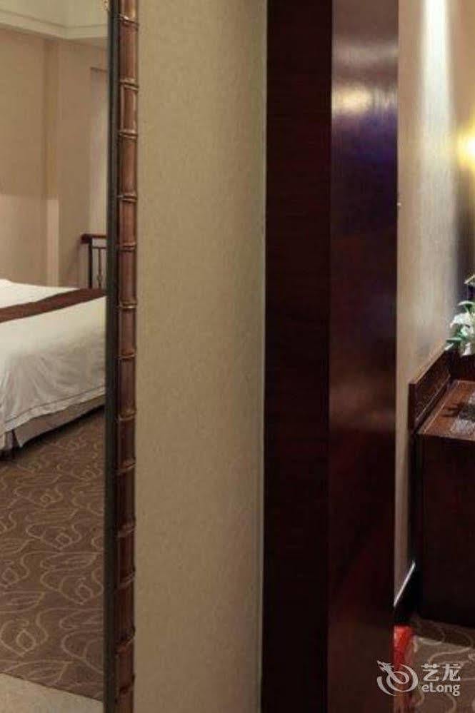 Phoenix Hotel Wuyi Цзянмынь Экстерьер фото